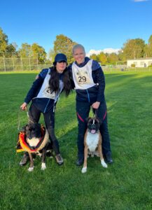Kathrin Heldt and Mareike Loges mit ihren Boxern