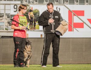 Teilnehmer BSP mit Schäferhund und Helfer