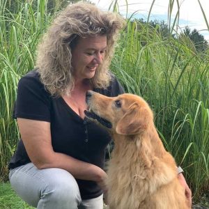 Angelika Jell mit Hovawart